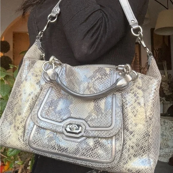 RARE🔥AUTHENTIC COACH 1961 leather Snakeskin metallic leather zip shoulder - Picture 2 of 16